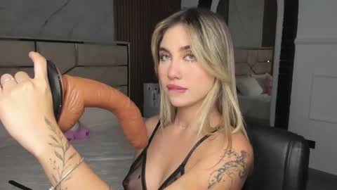 Emily Hendrix online show from 24, 2, 2025