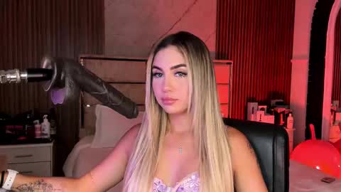 Emily Hendrix online show from 16, 9, 2025