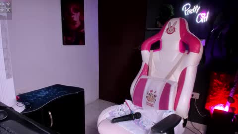 Snapshot of emilyjhonson_1 chatting on 24, 11, 2025 Emily Jhonson online show from 24, 11, 2025