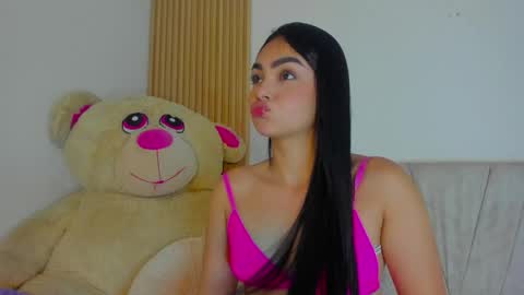 Snapshot of emilylittle___ chatting on 25, 4, 2026 EMI online show from 25, 4, 2026