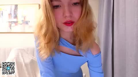 Snapshot of emilyluvo chatting on 29, 10, 2025 Emily online show from 29, 10, 2025