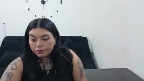 Snapshot of emilyriskhot chatting on 12, 5, 2026 emily friends online show from 12, 5, 2026