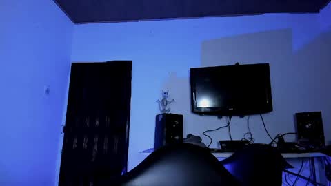  Emily Support me to have 100 likes plx online show from 17, 4, 2026