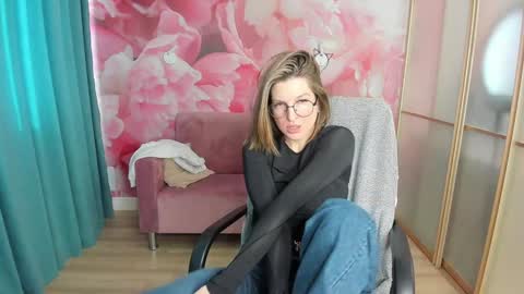 EmilyWalkers online show from 3, 1, 2025