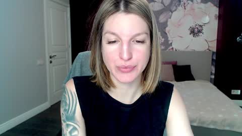 EmilyWalkers online show from 15, 1, 2025