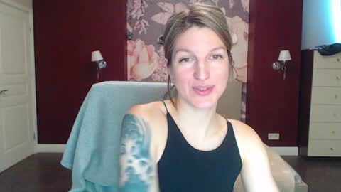 EmilyWalkers online show from 22, 1, 2025