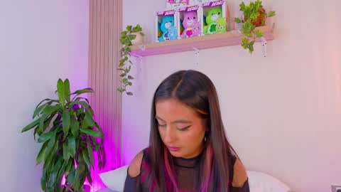 Snapshot of emilyy_bank chatting on 23, 4, 2026 Emily Bank online show from 23, 4, 2026