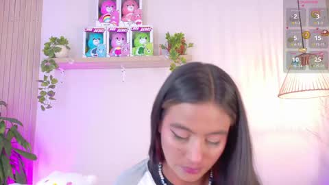 Snapshot of emilyy_bank chatting on 5, 5, 2026 Emily Bank online show from 5, 5, 2026