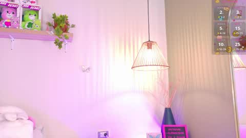 Snapshot of emilyy_bank chatting on 8, 5, 2026 Emily Bank online show from 8, 5, 2026