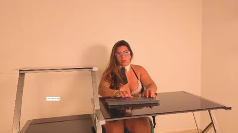 emilyy_cooperr online show from 16, 7, 2026