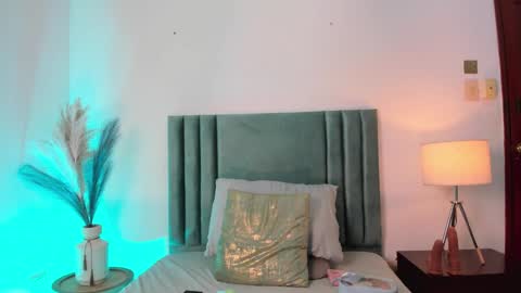 Emilyy Watson online show from 3, 2, 2025