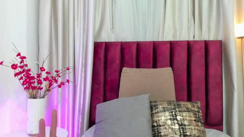 Emilyy Watson online show from 6, 2, 2025