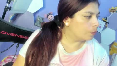 Snapshot of emira199 chatting on 4, 1, 2025 emira199 online show from 4, 1, 2025