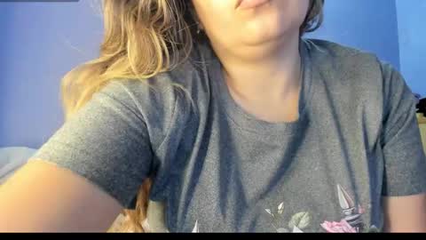 Snapshot of emira199 chatting on 2, 11, 2025 emira199 online show from 2, 11, 2025