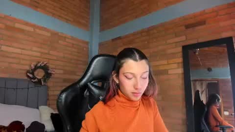 Hey Im EmmaHelp me reach 100 likes online show from 13, 6, 2026