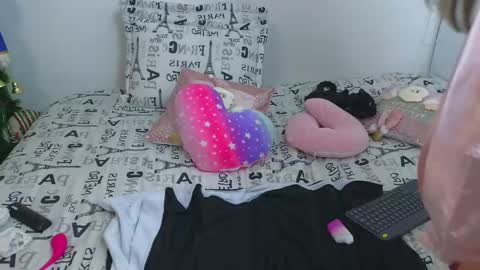 Emma Blue  modelo independiente online show from 27, 12, 2024