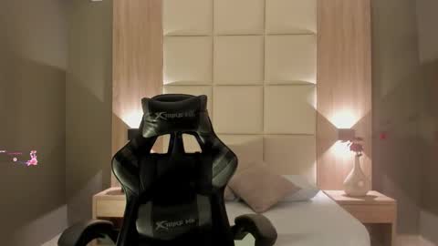 E M M A online show from 2, 11, 2025