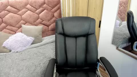 Emma  online show from 9, 10, 2025
