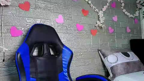 Emma Miel  online show from 5, 12, 2025