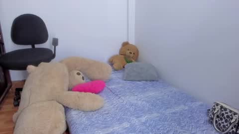 Snapshot of emma_lean chatting on 27, 9, 2025 whises lits online show from 27, 9, 2025