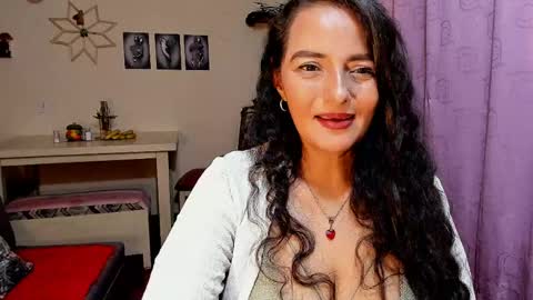 Snapshot of emma_luxy chatting on 9, 4, 2026 emma luxy online show from 9, 4, 2026