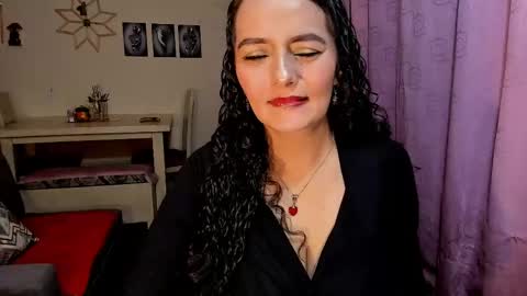 Snapshot of emma_luxy chatting on 12, 4, 2026 emma luxy online show from 12, 4, 2026