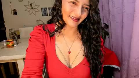 Snapshot of emma_luxy chatting on 17, 5, 2026 emma luxy online show from 17, 5, 2026