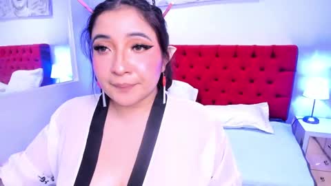 Emma Monserratt online show from 4, 3, 2025