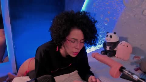     online show from 25, 1, 2025