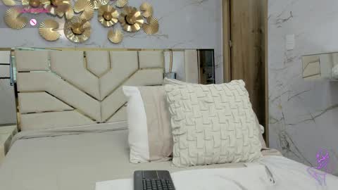 Snapshot of emma_petite4u chatting on 20, 12, 2024 Emma online show from 20, 12, 2024