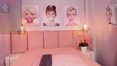 Snapshot of emma_petite4u chatting on 12, 9, 2025 Emma online show from 12, 9, 2025