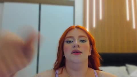 Snapshot of emma_queens1 chatting on 23, 12, 2025 Emma online show from 23, 12, 2025