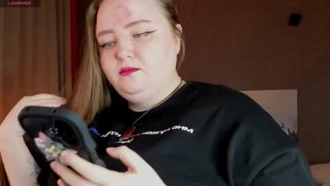 Emma Razumovskaya online show from 3, 11, 2025