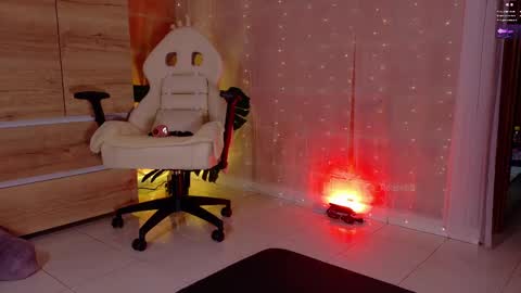 Emma Rouse Independent Model online show from 11, 4, 2026