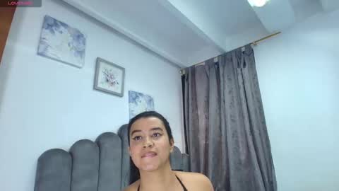 emma_saenz01 online show from 17, 4, 2026