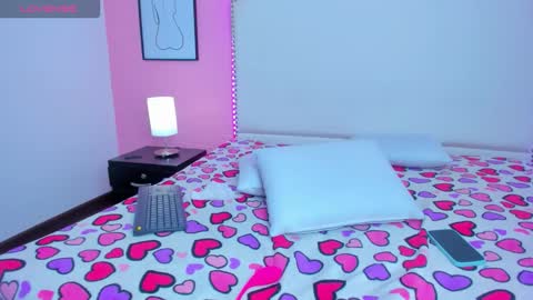 emma_whitee_ online show from 11, 11, 2025