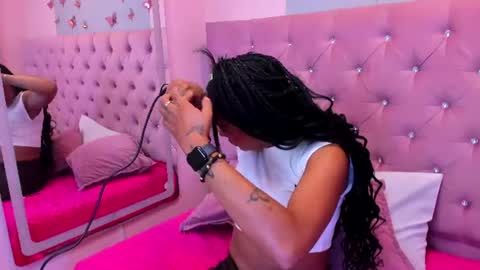 Snapshot of emmaebony_ chatting on 2, 7, 2026 emmaebony_ online show from 2, 7, 2026