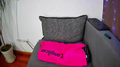 Snapshot of emmakros chatting on 1, 3, 2025 emmakros online show from 1, 3, 2025