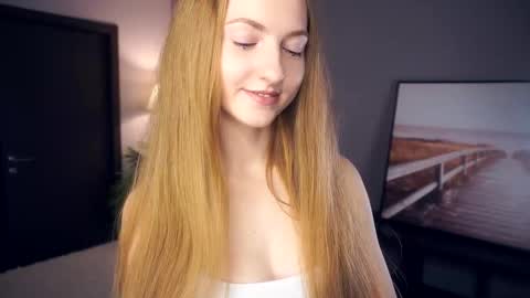 Snapshot of emmalaflame chatting on 25, 10, 2025 Emma day  Wendy night online show from 25, 10, 2025