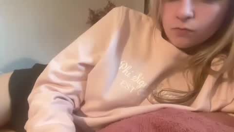 Snapshot of emmangel chatting on 9, 11, 2025 EmmaAngel online show from 9, 11, 2025