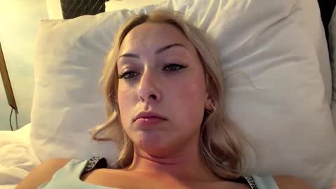 Snapshot of emmaraee chatting on 26, 5, 2026 emmaraee online show from 26, 5, 2026