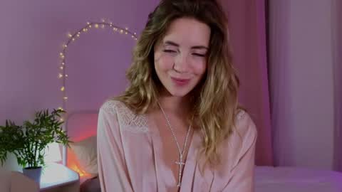 Snapshot of emmi_rosee chatting on 5, 12, 2024 Miss Emmi online show from 5, 12, 2024