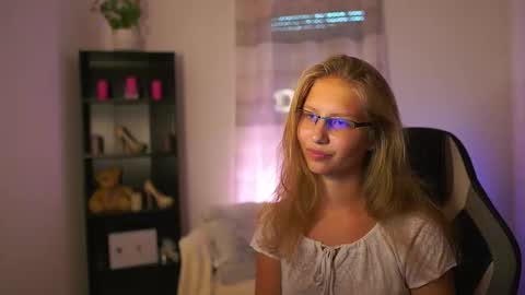 Emmie online show from 26, 9, 2025