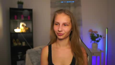 Snapshot of emmie_murray chatting on 7, 6, 2026 Emmie online show from 7, 6, 2026