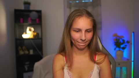 Snapshot of emmie_murray chatting on 15, 6, 2026 Emmie online show from 15, 6, 2026