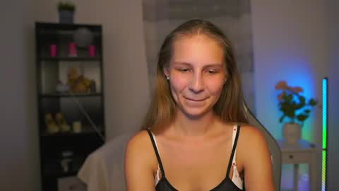 Snapshot of emmie_murray chatting on 17, 6, 2026 Emmie online show from 17, 6, 2026