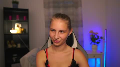 Snapshot of emmie_murray chatting on 18, 6, 2026 Emmie online show from 18, 6, 2026