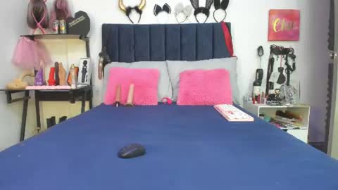 Snapshot of emmily_giraldo chatting on 12, 6, 2026 online show from 12, 6, 2026
