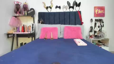 Snapshot of emmily_giraldo chatting on 15, 7, 2026 online show from 15, 7, 2026