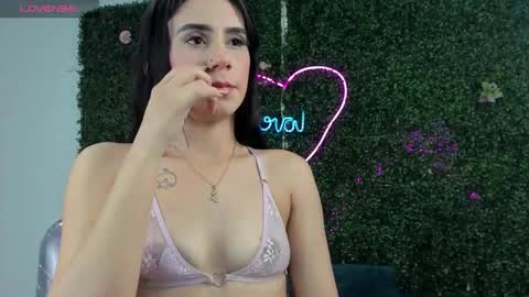 Snapshot of emy_0 chatting on 8, 2, 2026 Emy online show from 8, 2, 2026